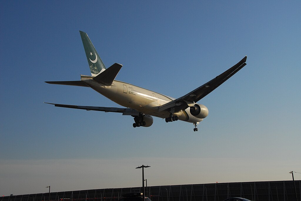 A PIA Pakistan International Airlines 777 approaches to land.