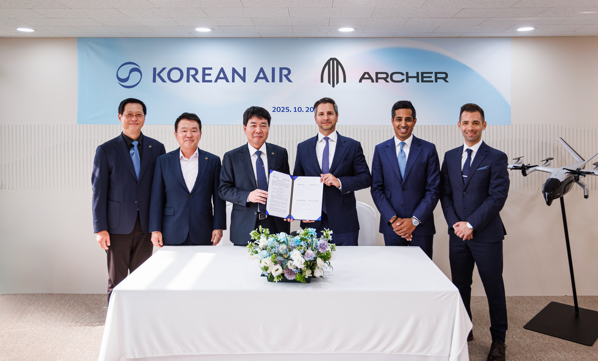 Archer Aviation and Korean Air delegates sign new agreement