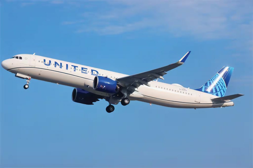 A United Airlines A321neo in flight